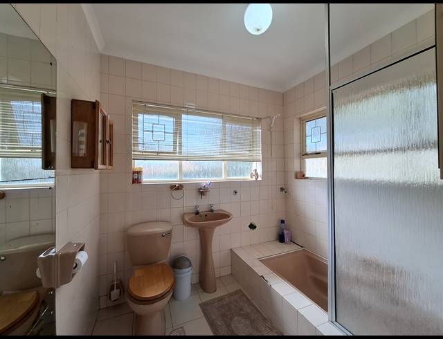 4 BEDROOM HOUSE TO LET IN MANORS